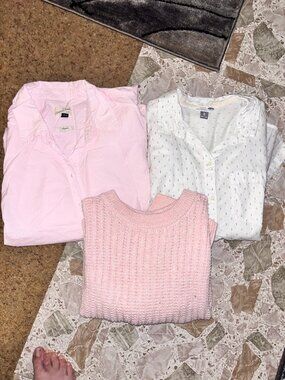 3 pc LOT WOMENS LONG SLEEVE BUTTON UPS AND SWEATER SIZE XL